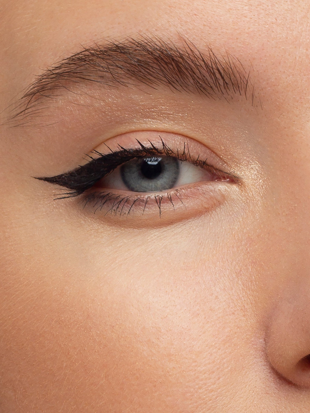 The Best Natural Eyeliner Trends of 2025 – The Green Kiss, image size:1024x1366