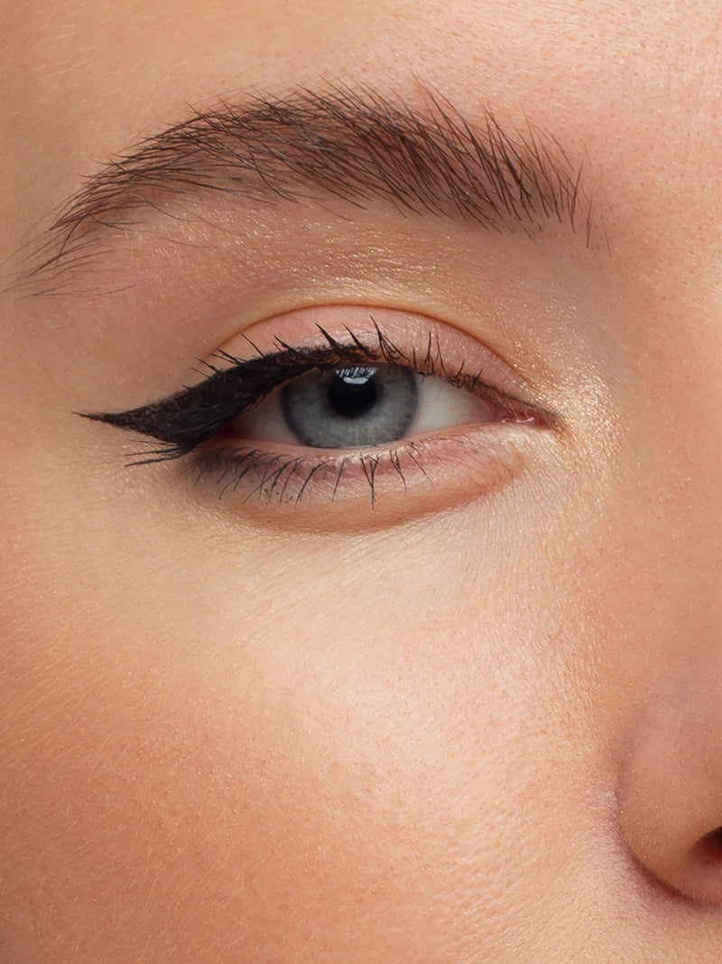 how to get a natural eyeliner look  eyeliner tutorial for beginners  eyeliner styles to make eyes look bigger  eyeliner hacks for tired eyes  what eyeliner suits your eye shape  bold eyeliner for natural makeup  eyeliner tricks to brighten eyes