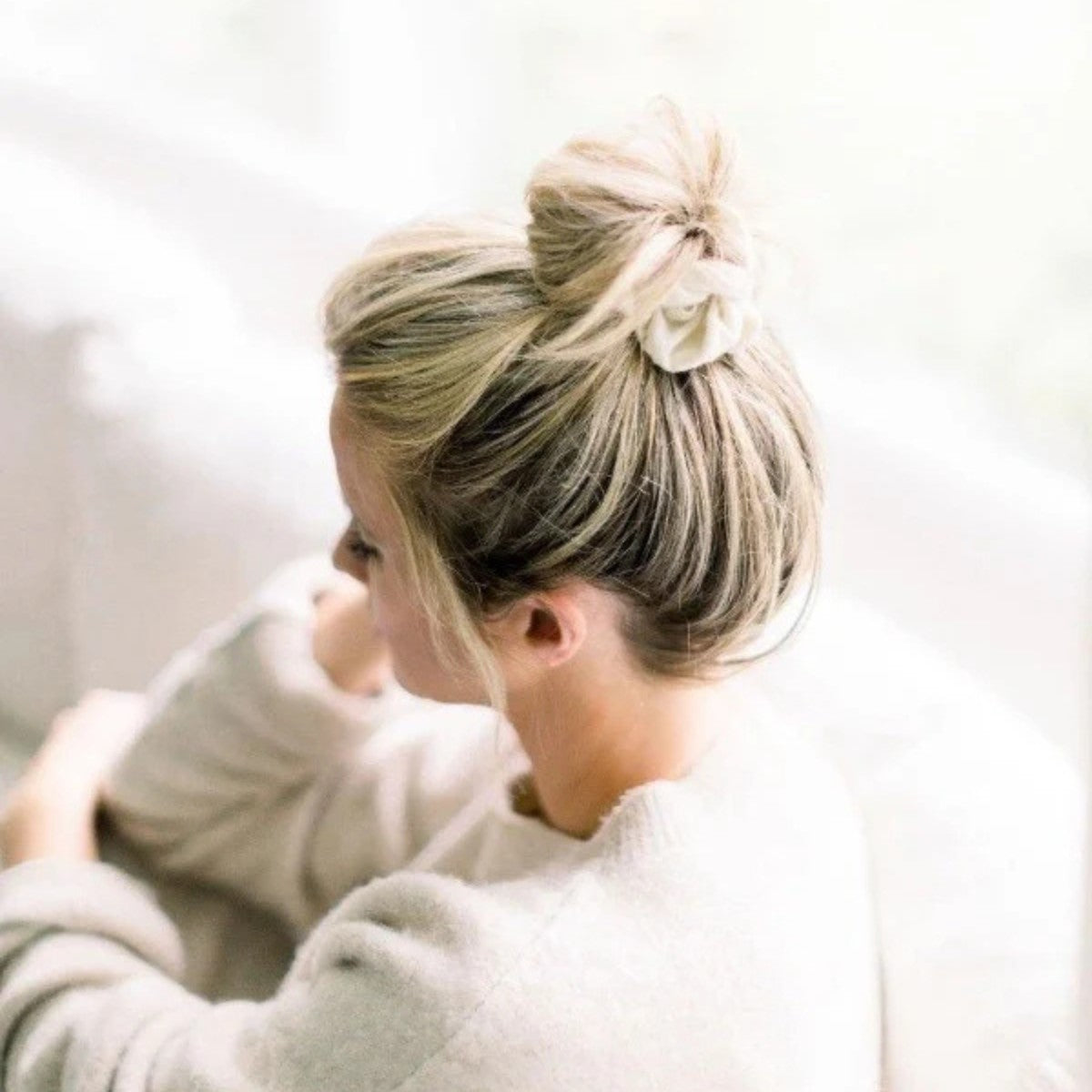 Chelsea King Cashmere Cream Scrunchie - Classic