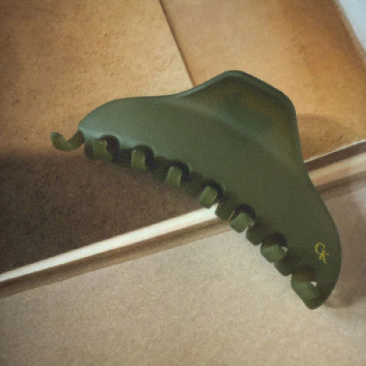 Chelsea King French Claw Olive Green - Medium