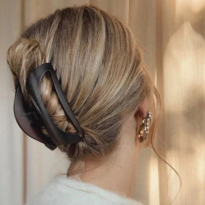 Chelsea King French L’Arc Cutout Claw Velvet Amber